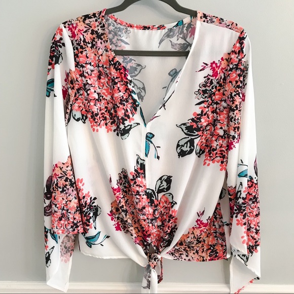 5⭐️/LUCY/ Floral Flare Sleeve Tie Front Blouse - Picture 5 of 6